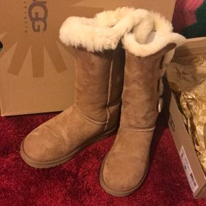 Auth uggs size 6
